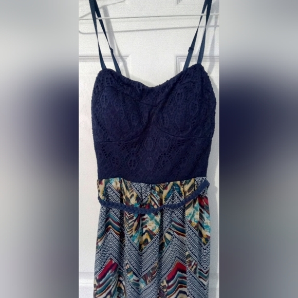 Lily Rose size Small, belted maxi dress. Navy blue top with Chevron bottom. - Picture 2 of 4